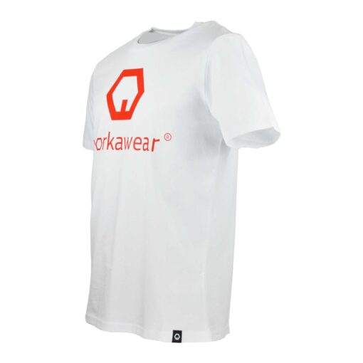 nachhaltig organic t-shirt weiß mit rotes logo seitlich
